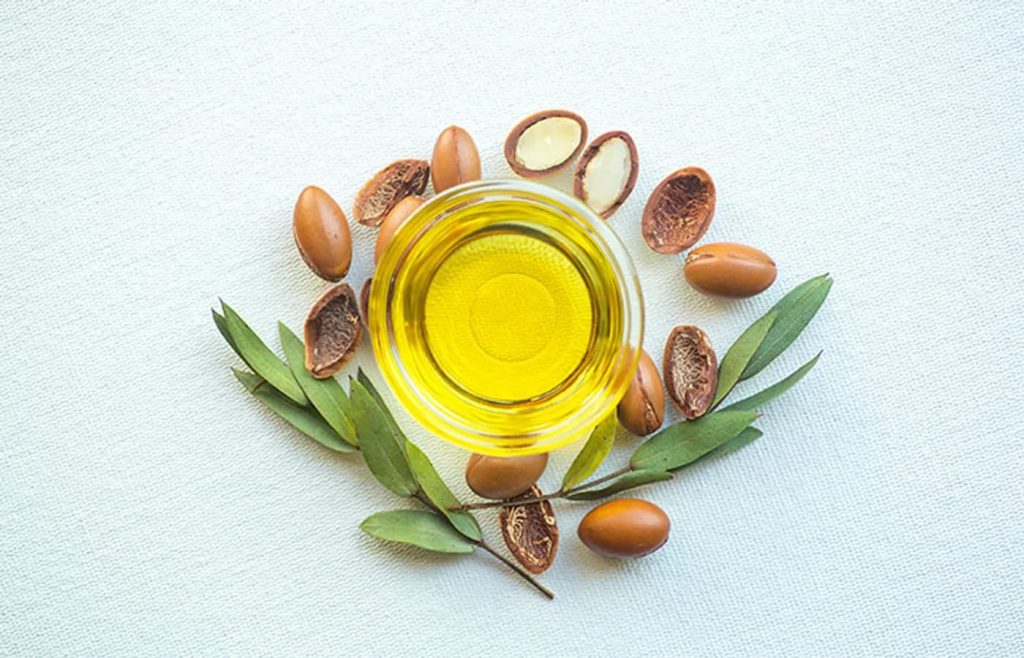 3 ماسک خانگی معجزه‌آسا با روغن آرگان برای درمان قطعی وز مو