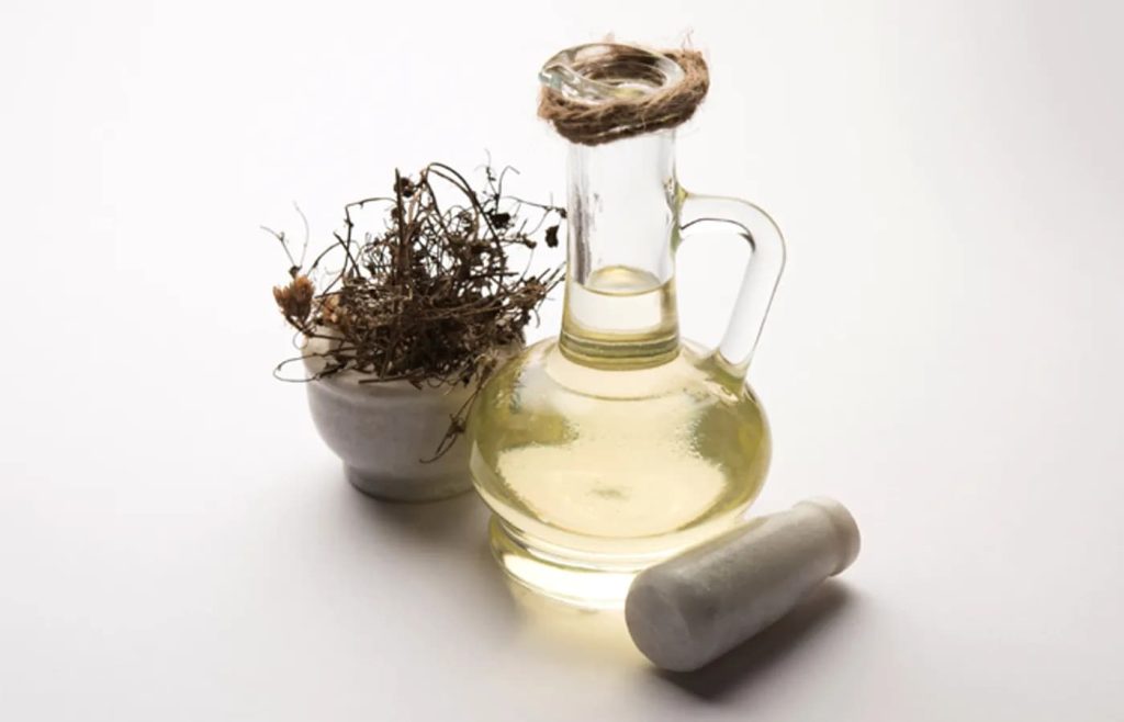 7 فایده مهم روغن برینگراج برای موهای قوی‌تر و سالم‌تر