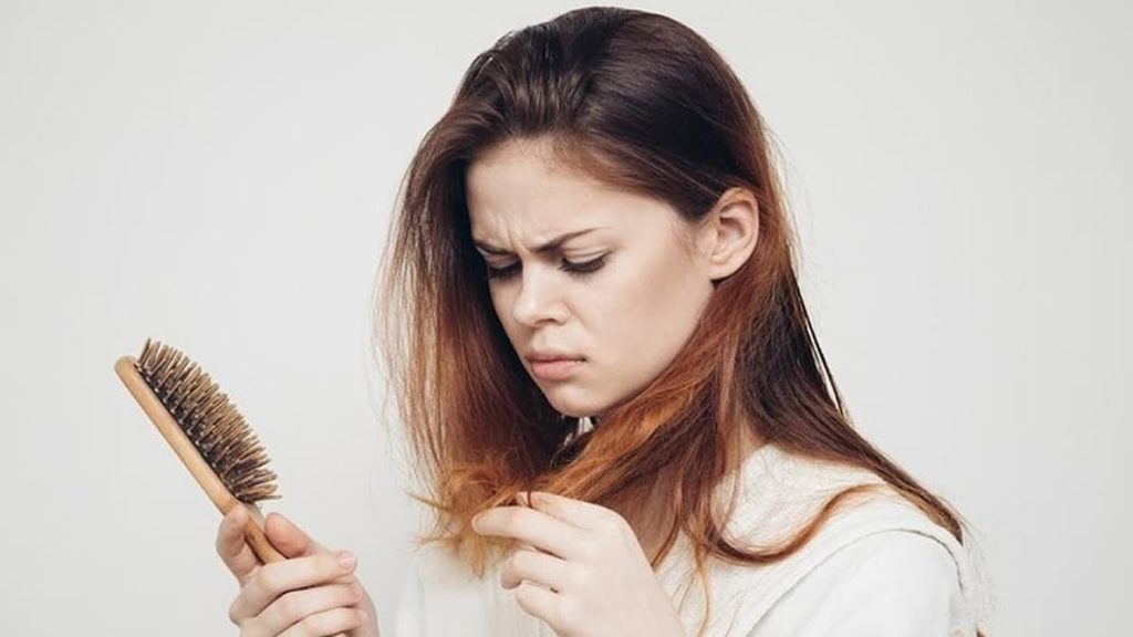 ریزش مو بر اثر آلودگی 5 آسیب جدی و 4 راه‌حل فوق‌العاده برای مقابله با آن