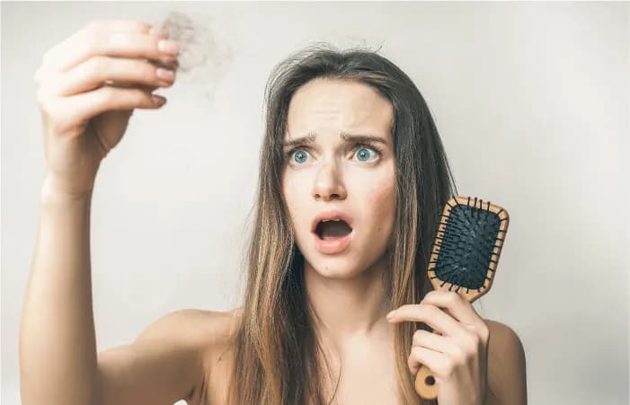 7 نکته طلایی برای جلوگیری از ریزش مو در فصل باران و تقویت موها