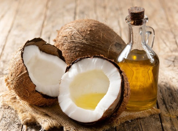 6 فایده مهم و اصلی روغن نارگیل برای موهای خشک و اسیب‌دیده