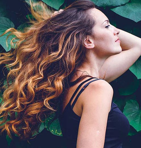 8 روش طلایی برای حالت‌دهی موهای مجعد + راز حفظ فر طبیعی و سالم مو