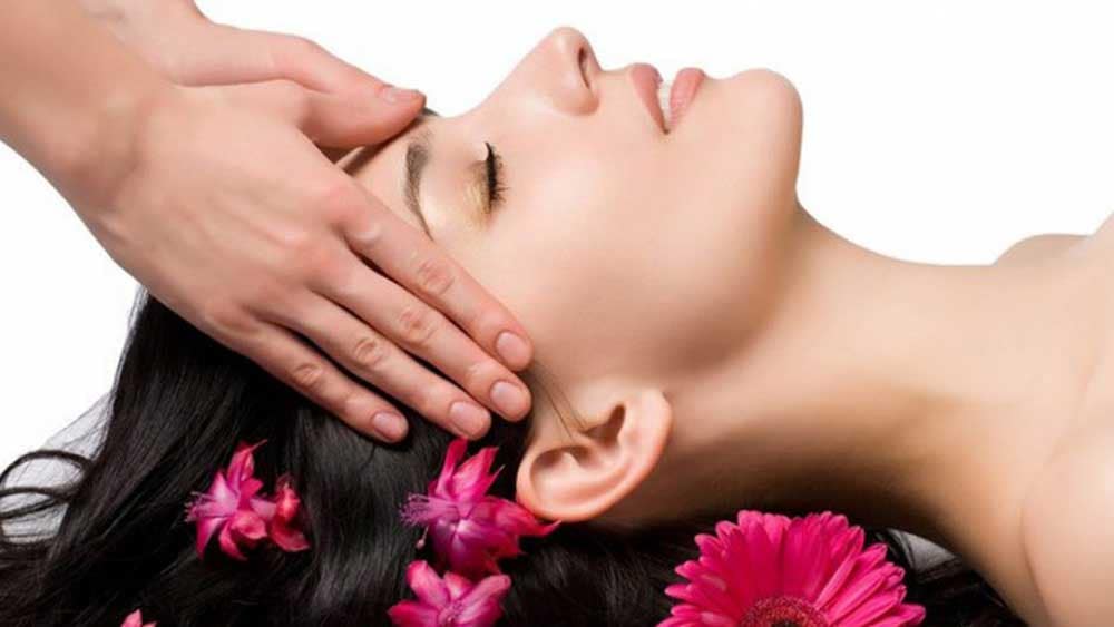 ۷ تاثیر شگفت‌انگیز تاثیرات ماساژ سر روی رشد مو که باید بدانید