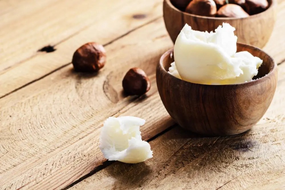 5 دلیل اصلی که باید از شی باتر و روغن کرچک برای موهایتان استفاده کنید!