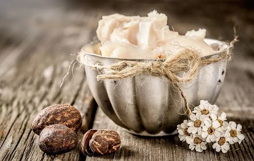 5 دلیل اصلی که باید از شی باتر و روغن کرچک برای موهایتان استفاده کنید!